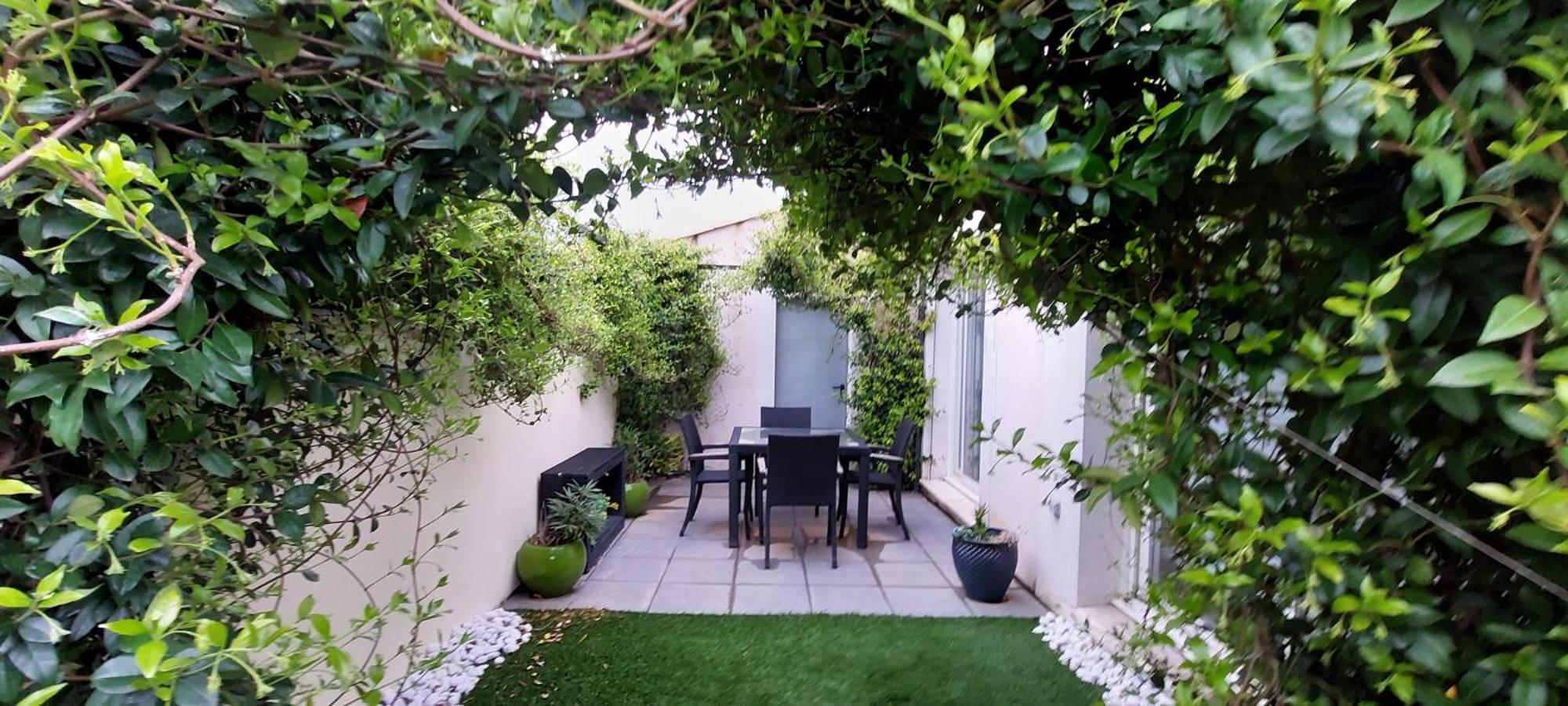 Maison Entiere Redessan Exterior photo